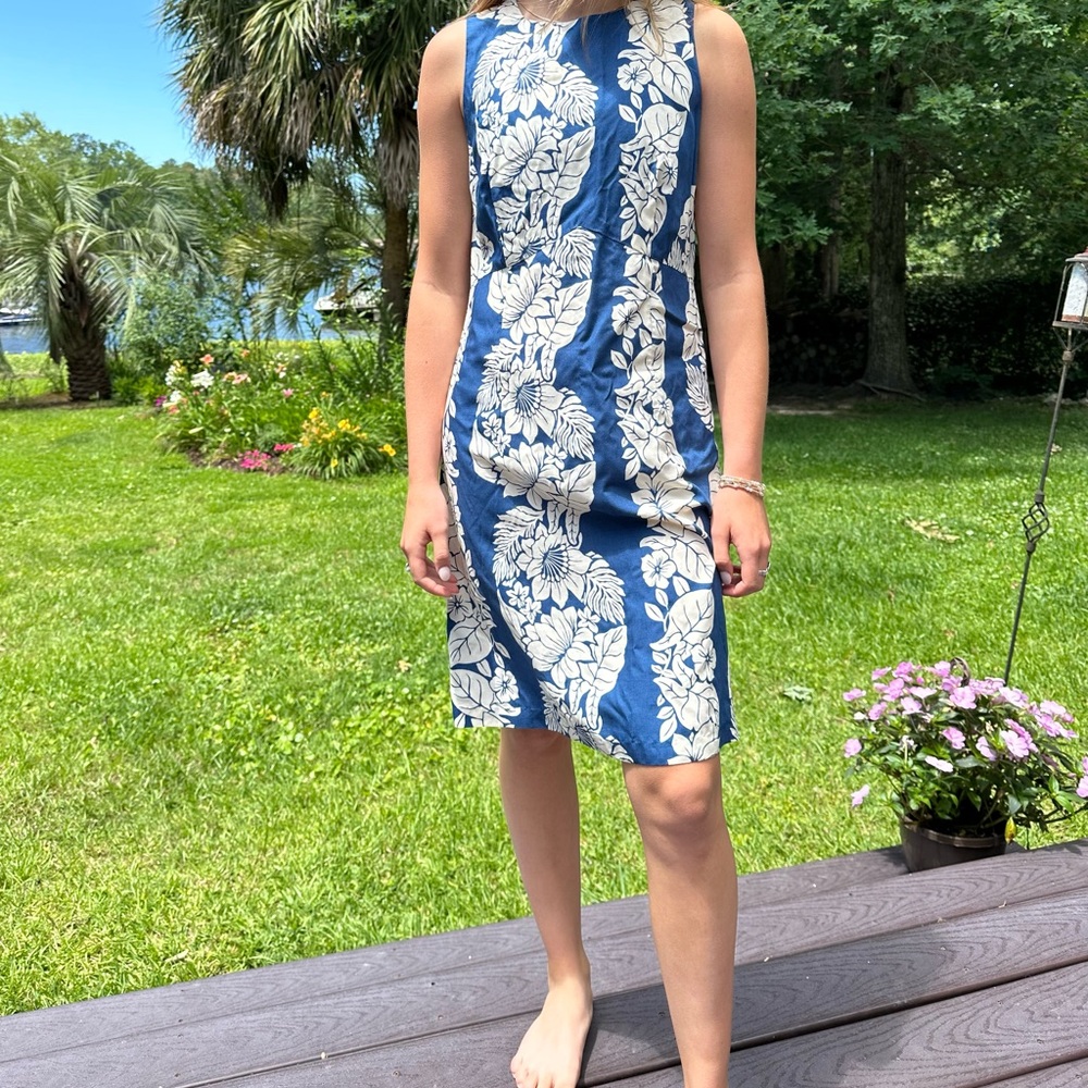 Hilo Hattie Blue and White Sleeveless Sheath Dress